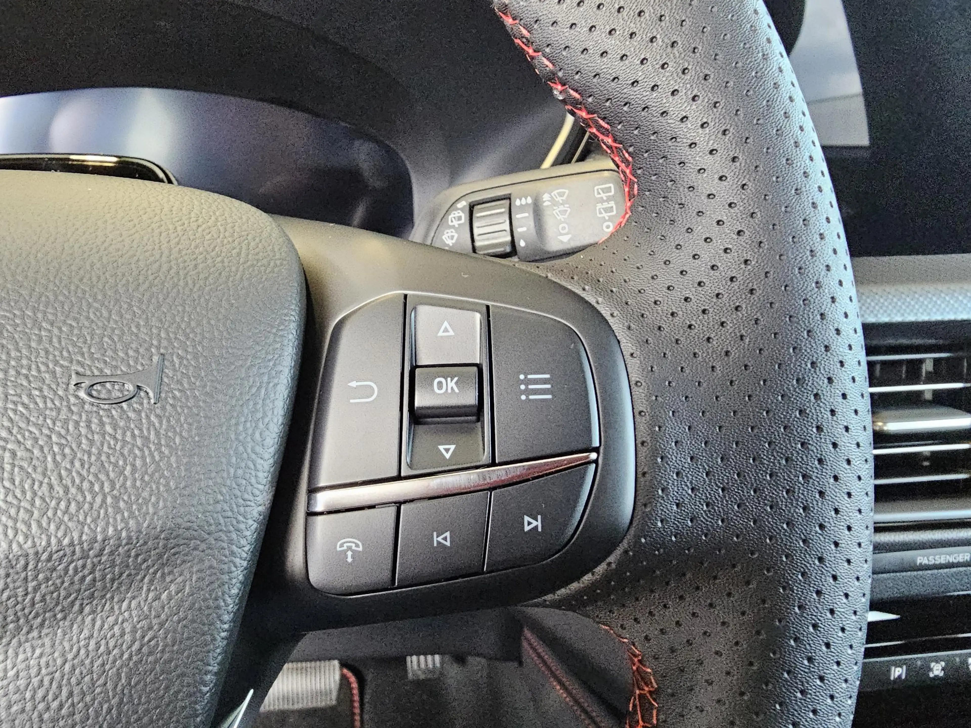 Ford Kuga 2.5 PHEV ST-Line — photo 15