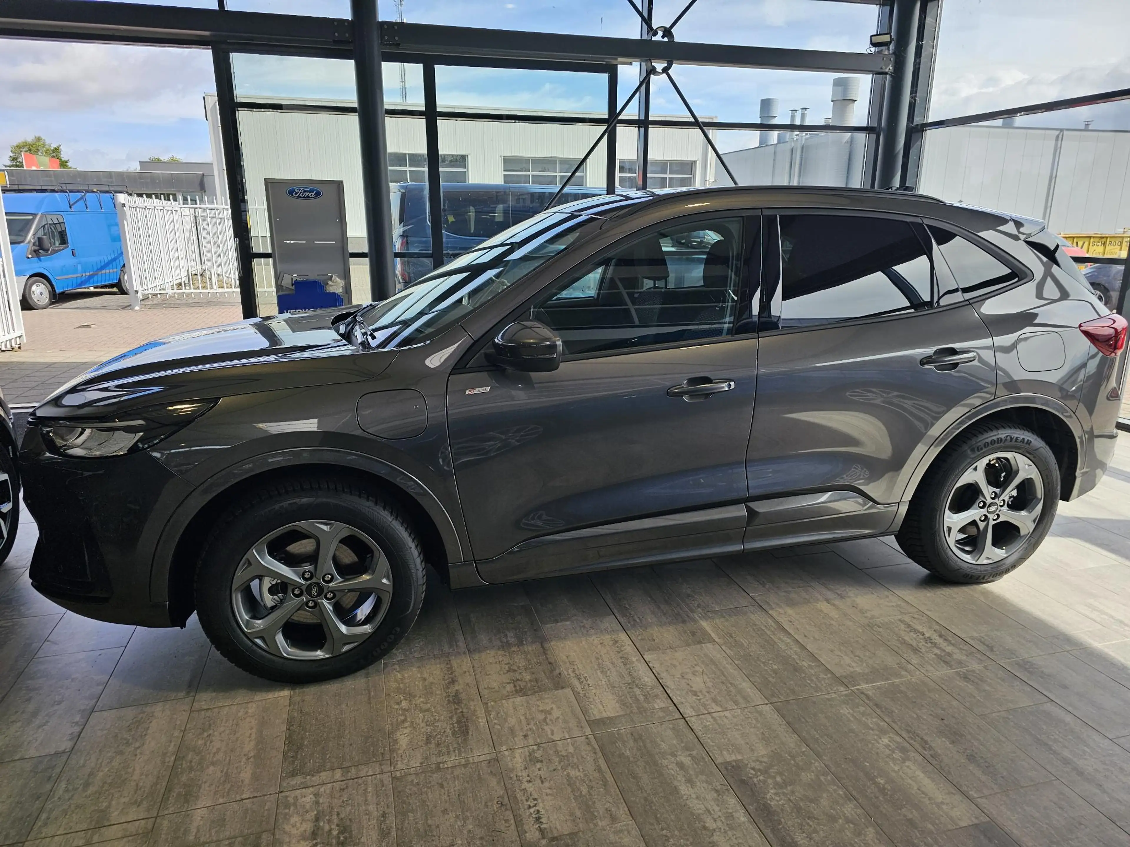 Ford Kuga 2.5 PHEV ST-Line — photo 8