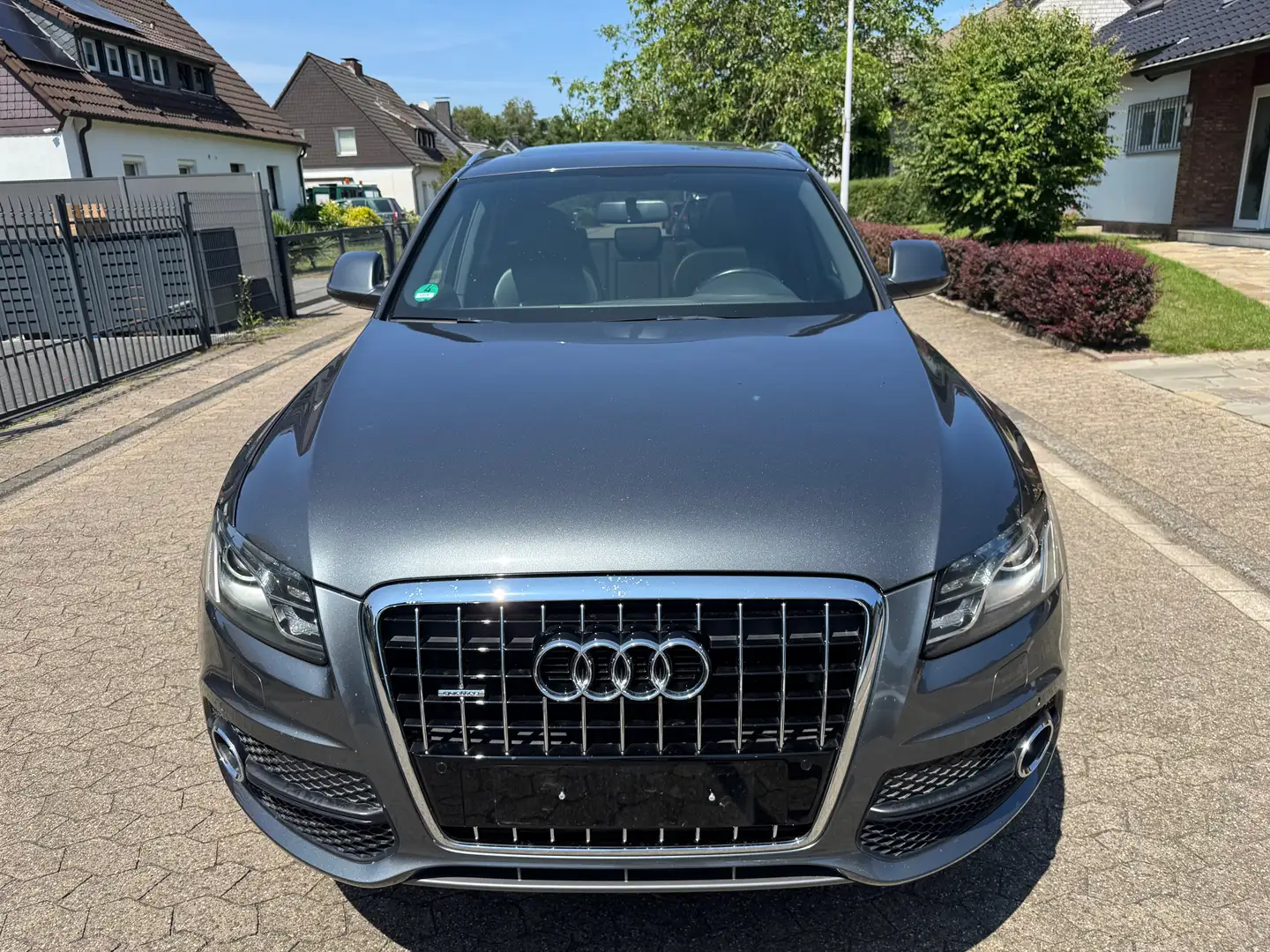 Audi Q5 3.0 TDI QUATTRO2xS-LINE SPORT-PLUS PANORAMA 1.HAND Grau - 1