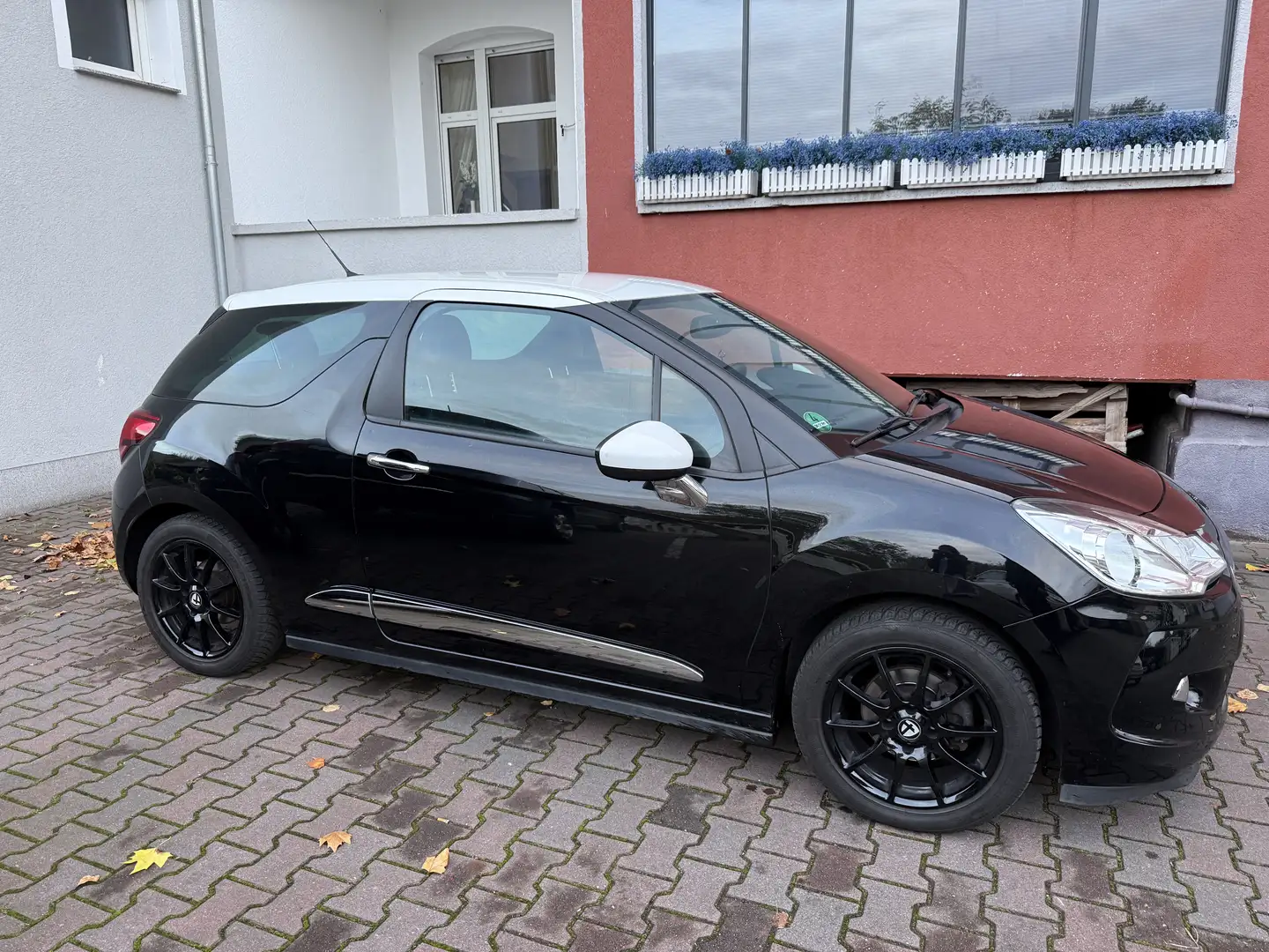 Citroen DS3 e-HDi 90 FAP EGS6 SoChic - 2