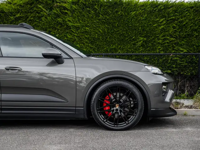 Porsche Macan view 18