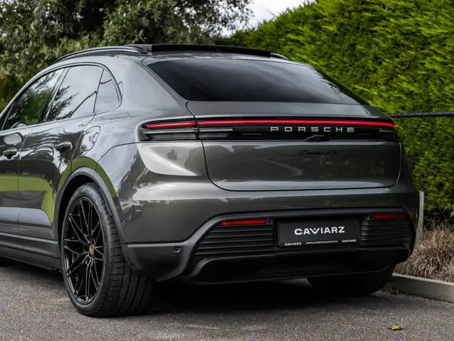 Porsche Macan view 26