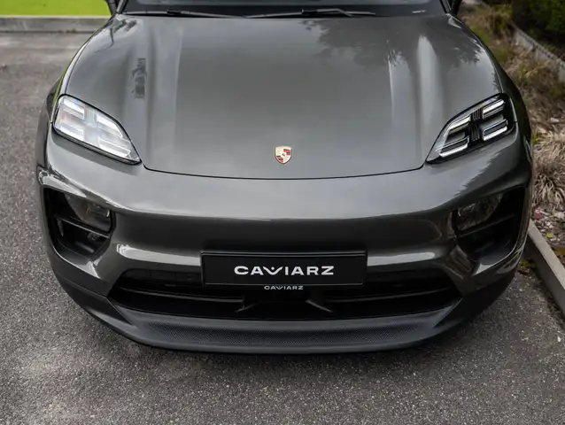 Porsche Macan view 12