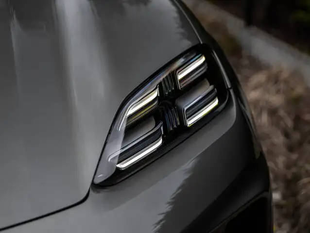 Porsche Macan view 13
