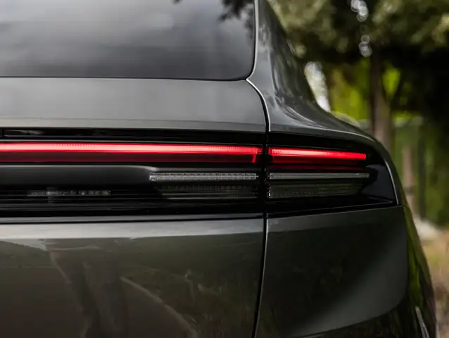 Porsche Macan view 30