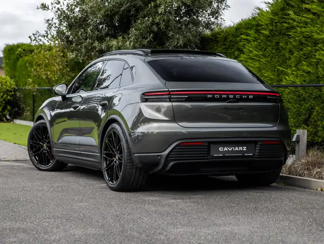 Porsche Macan view 2