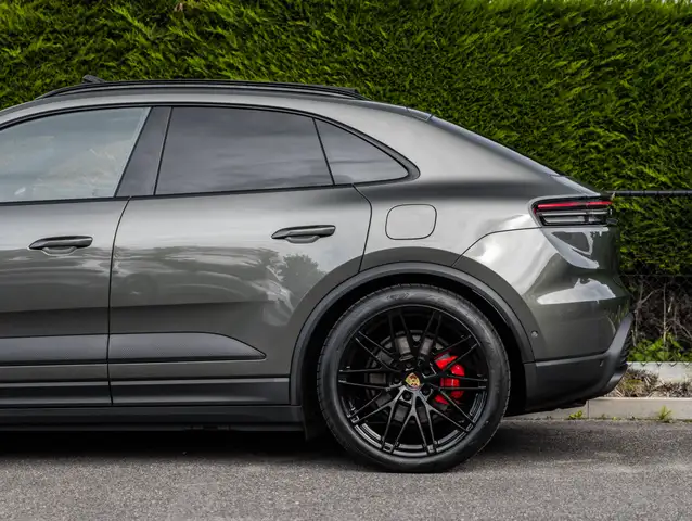 Porsche Macan view 25