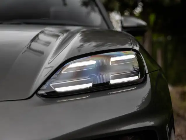 Porsche Macan view 14