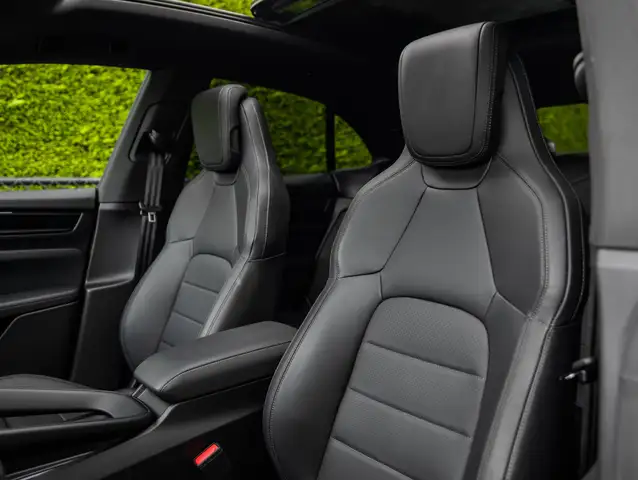 Porsche Macan view 8