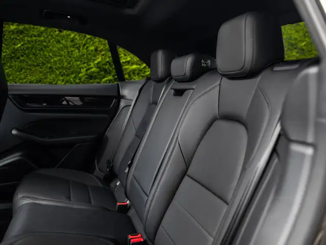Porsche Macan view 9