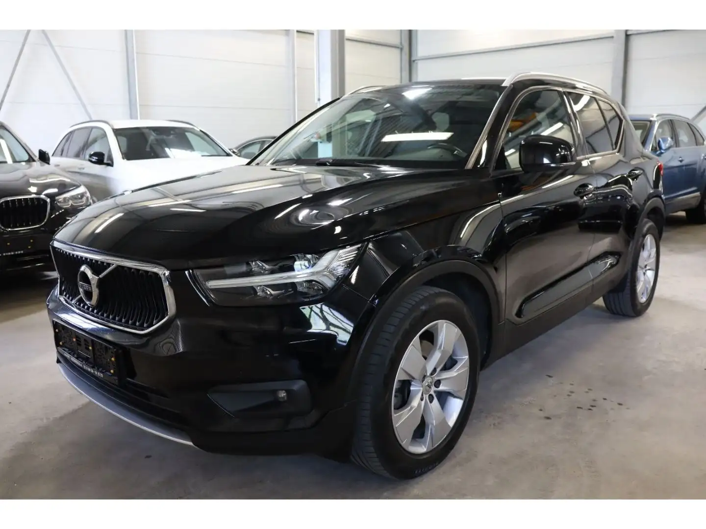 Volvo XC40 D4 AWD Harman K ACC AHK Leder Navi LED Kam Negro - 1