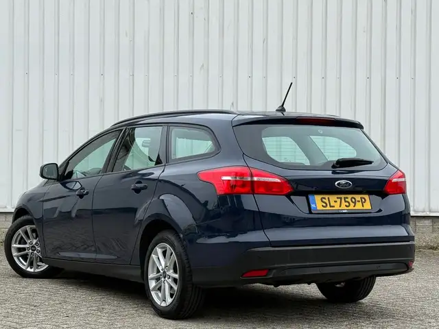 Ford Focus view 5