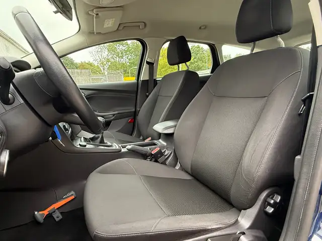 Ford Focus view 15