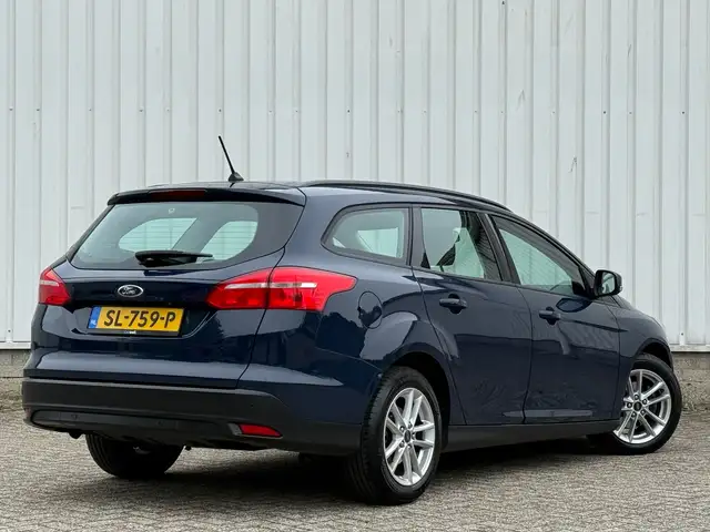 Ford Focus view 6
