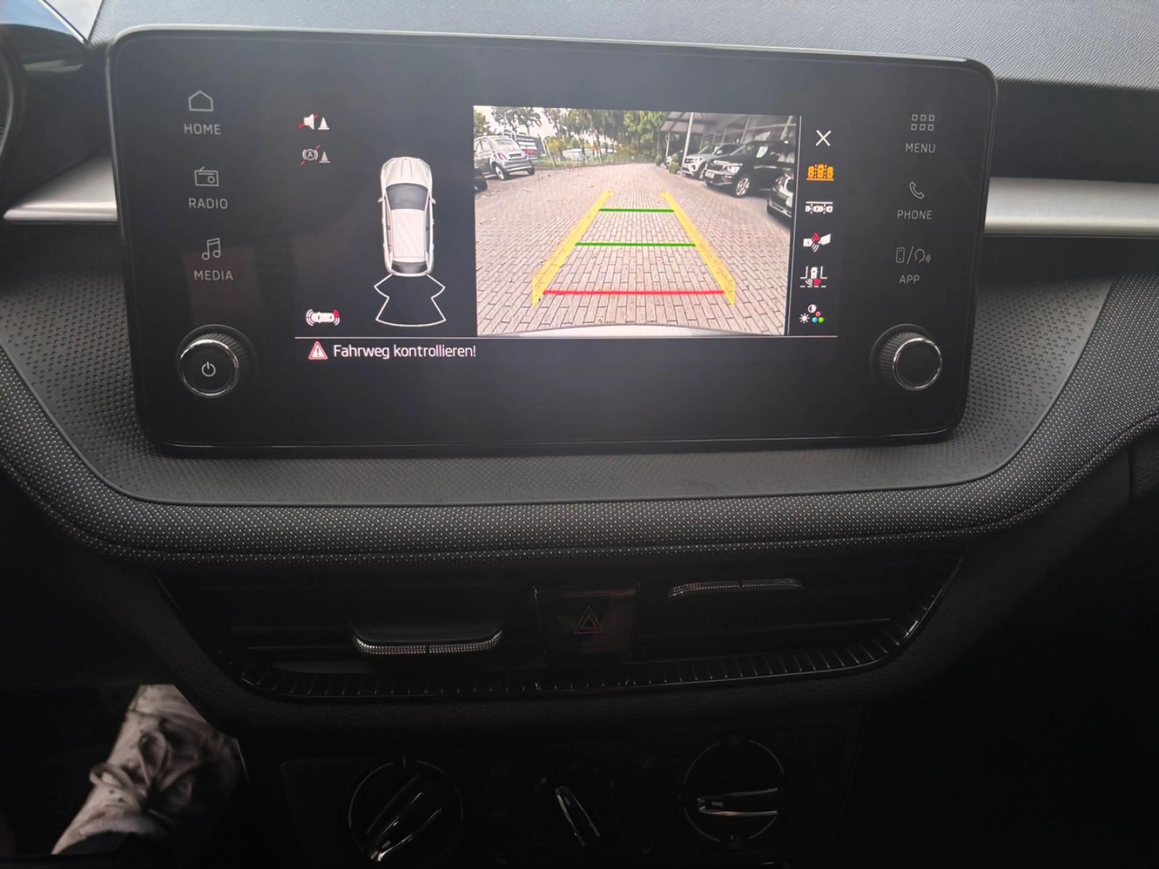 Skoda Fabia Selection 1.0 TSI DSG PDC/APP/RFK/LED/TEMP — photo 14