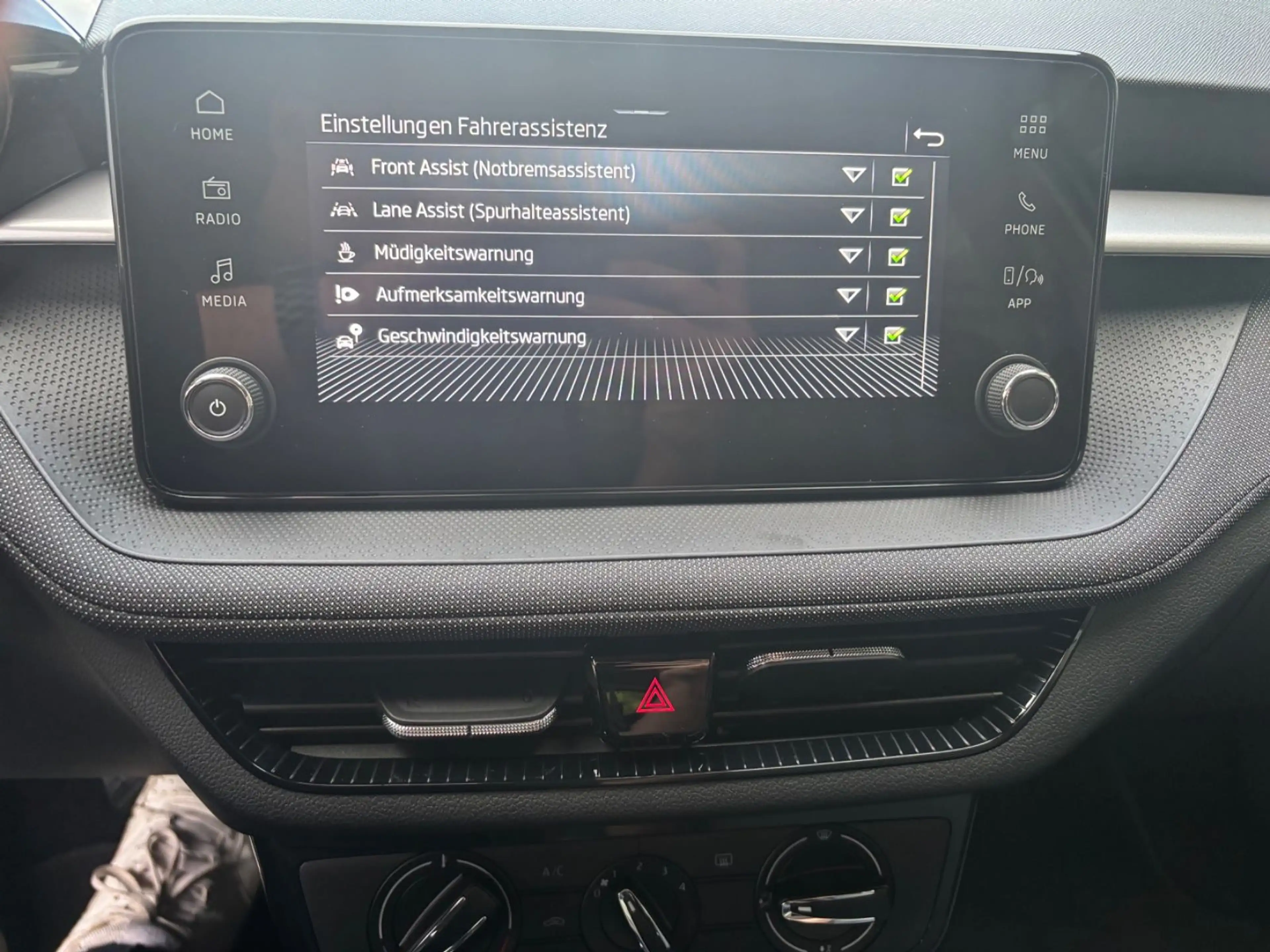 Skoda Fabia Selection 1.0 TSI DSG PDC/APP/RFK/LED/TEMP — photo 13