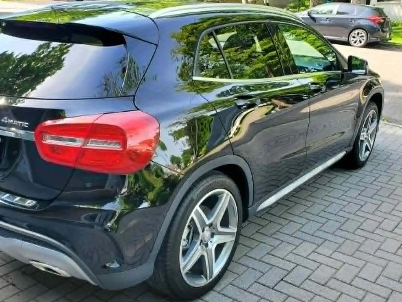 Mercedes-Benz GLA снимка Mercedes-Benz GLA