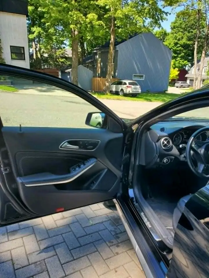 Mercedes-Benz GLA снимка Mercedes-Benz GLA