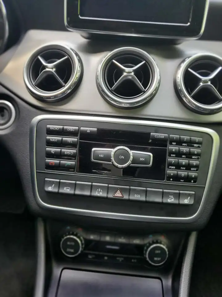 Mercedes-Benz GLA снимка Mercedes-Benz GLA