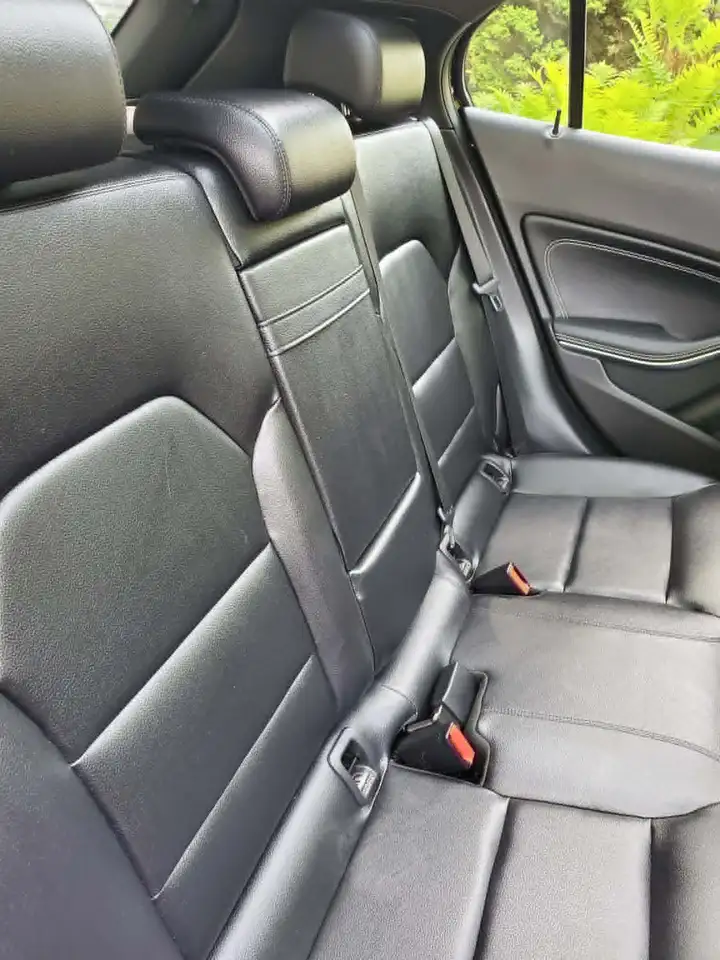Mercedes-Benz GLA снимка Mercedes-Benz GLA