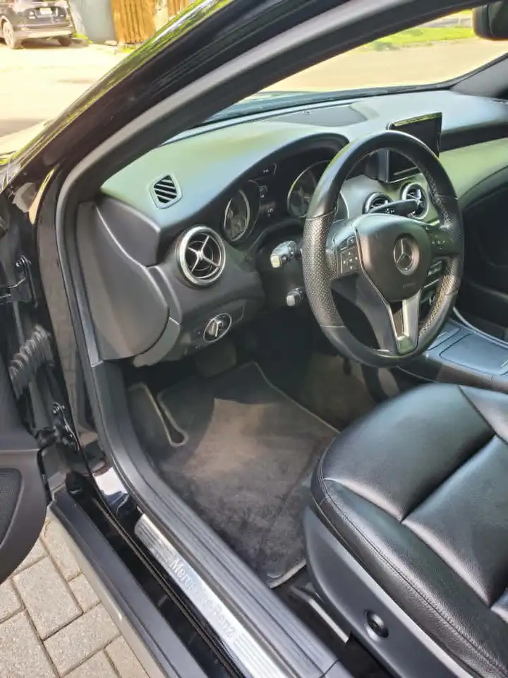 Mercedes-Benz GLA снимка Mercedes-Benz GLA