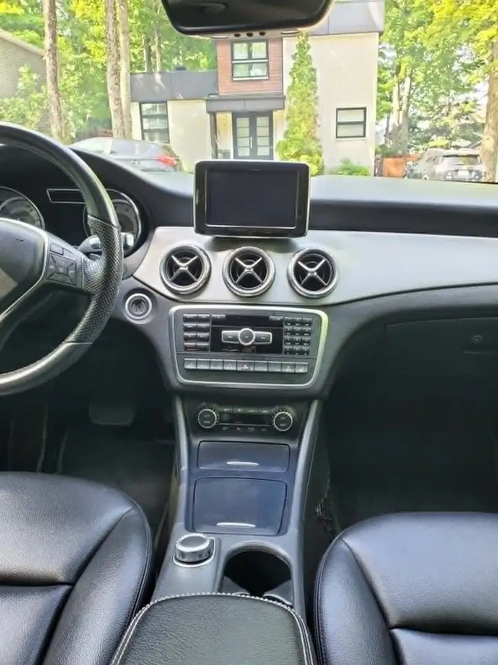 Mercedes-Benz GLA снимка Mercedes-Benz GLA