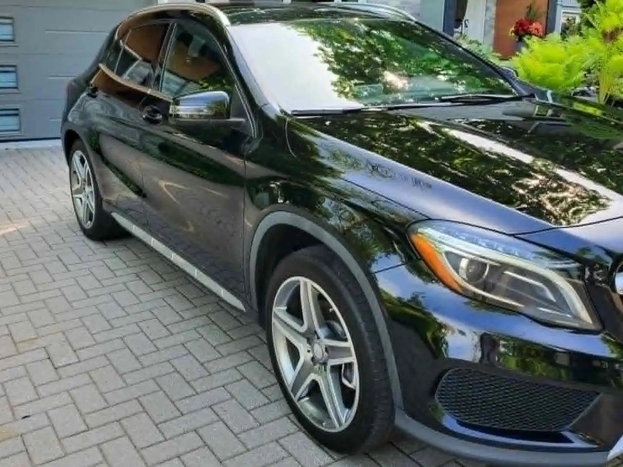 Mercedes-Benz GLA снимка Mercedes-Benz GLA