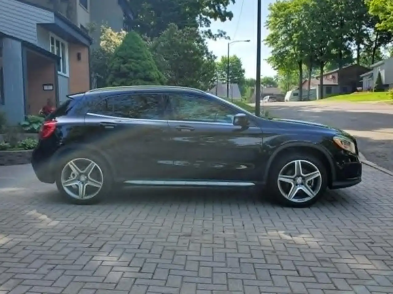 Mercedes-Benz GLA снимка Mercedes-Benz GLA