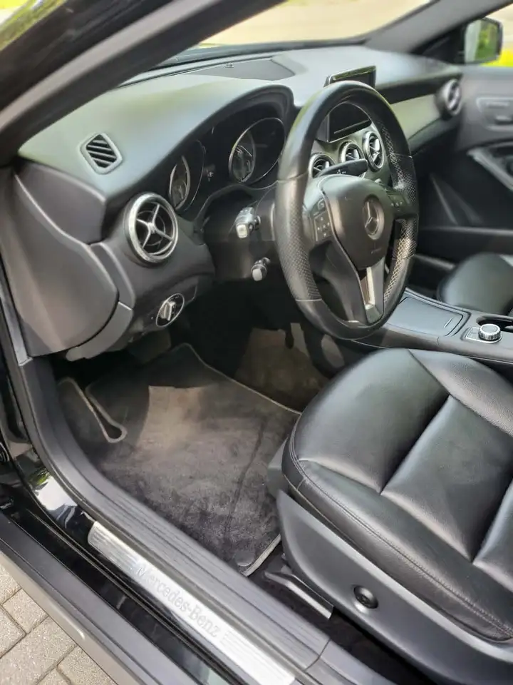 Mercedes-Benz GLA снимка Mercedes-Benz GLA