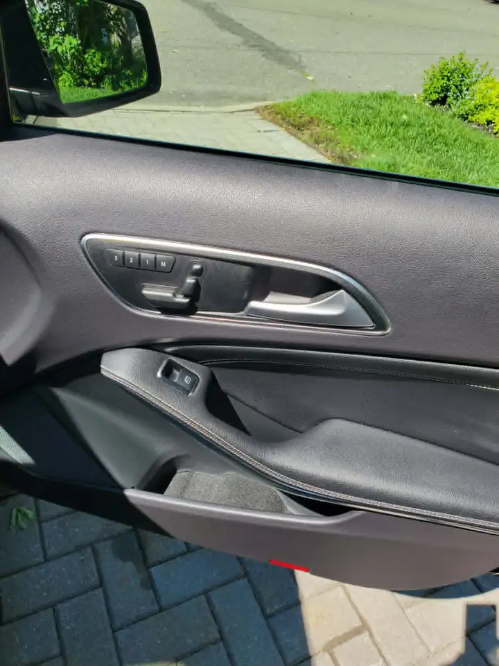 Mercedes-Benz GLA снимка Mercedes-Benz GLA