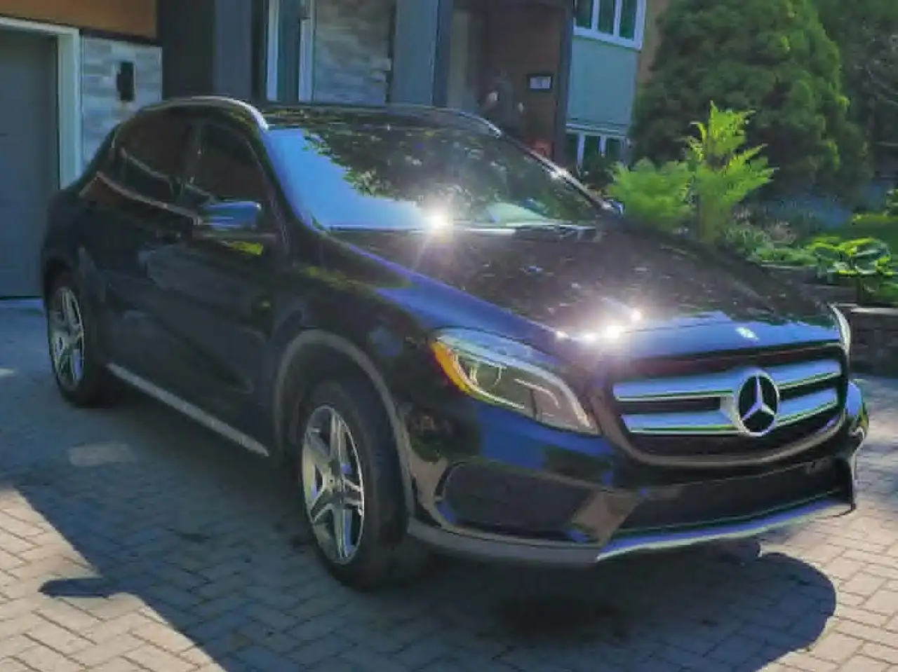 Mercedes-Benz GLA снимка Mercedes-Benz GLA