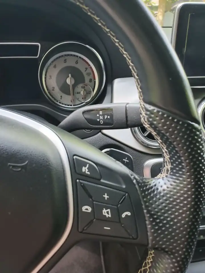 Mercedes-Benz GLA снимка Mercedes-Benz GLA