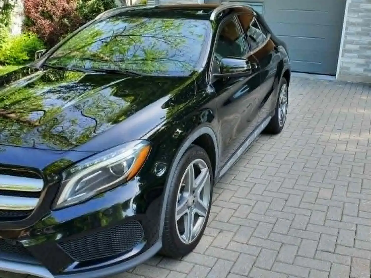 Mercedes-Benz GLA снимка Mercedes-Benz GLA