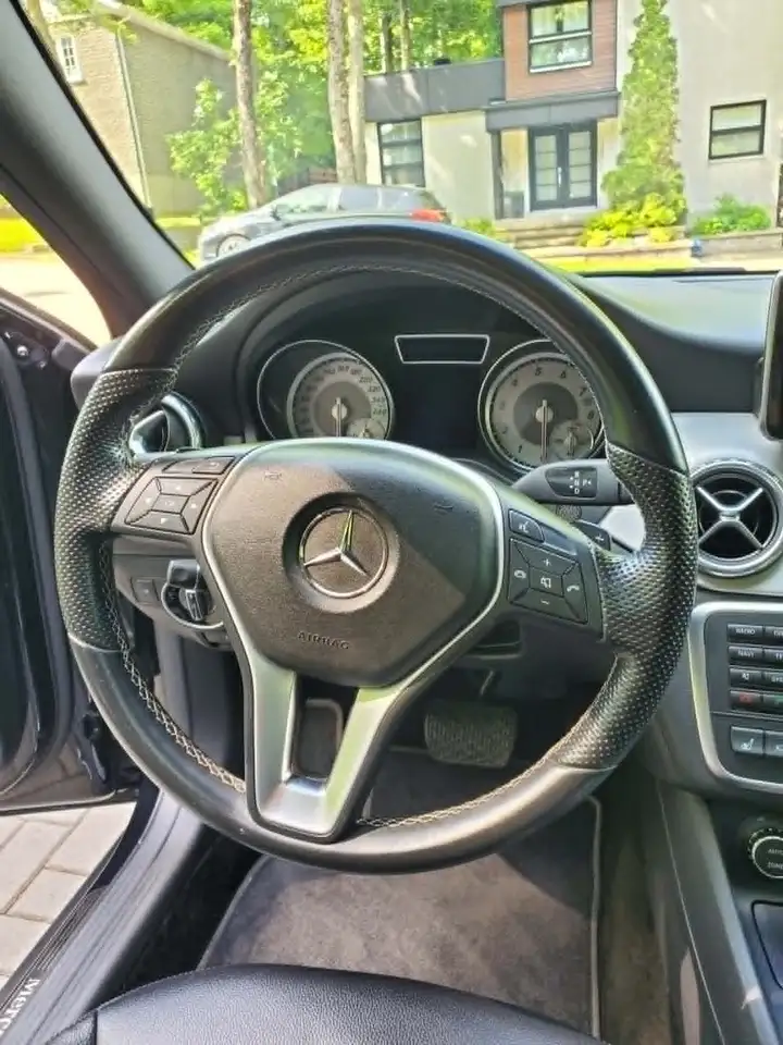 Mercedes-Benz GLA снимка Mercedes-Benz GLA