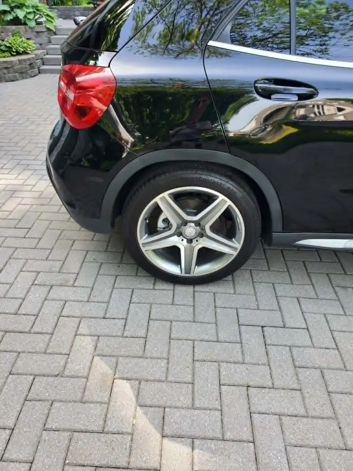 Mercedes-Benz GLA снимка Mercedes-Benz GLA