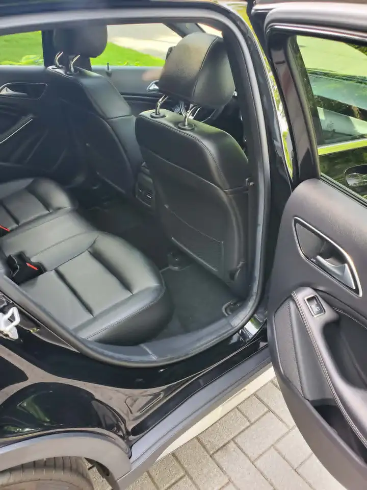 Mercedes-Benz GLA снимка Mercedes-Benz GLA