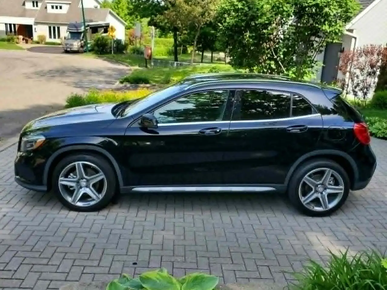 Mercedes-Benz GLA снимка Mercedes-Benz GLA