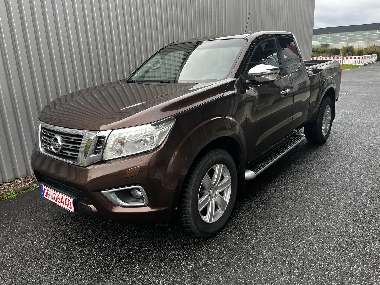 Nissan Navara N-Connecta King Cab 4x4 Braun - 1