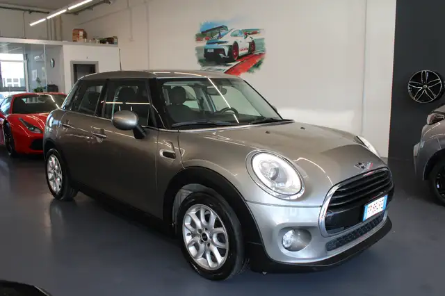 MINI Cooper D Mini IV F55 2018 5p 5p 1.5 Business automatica