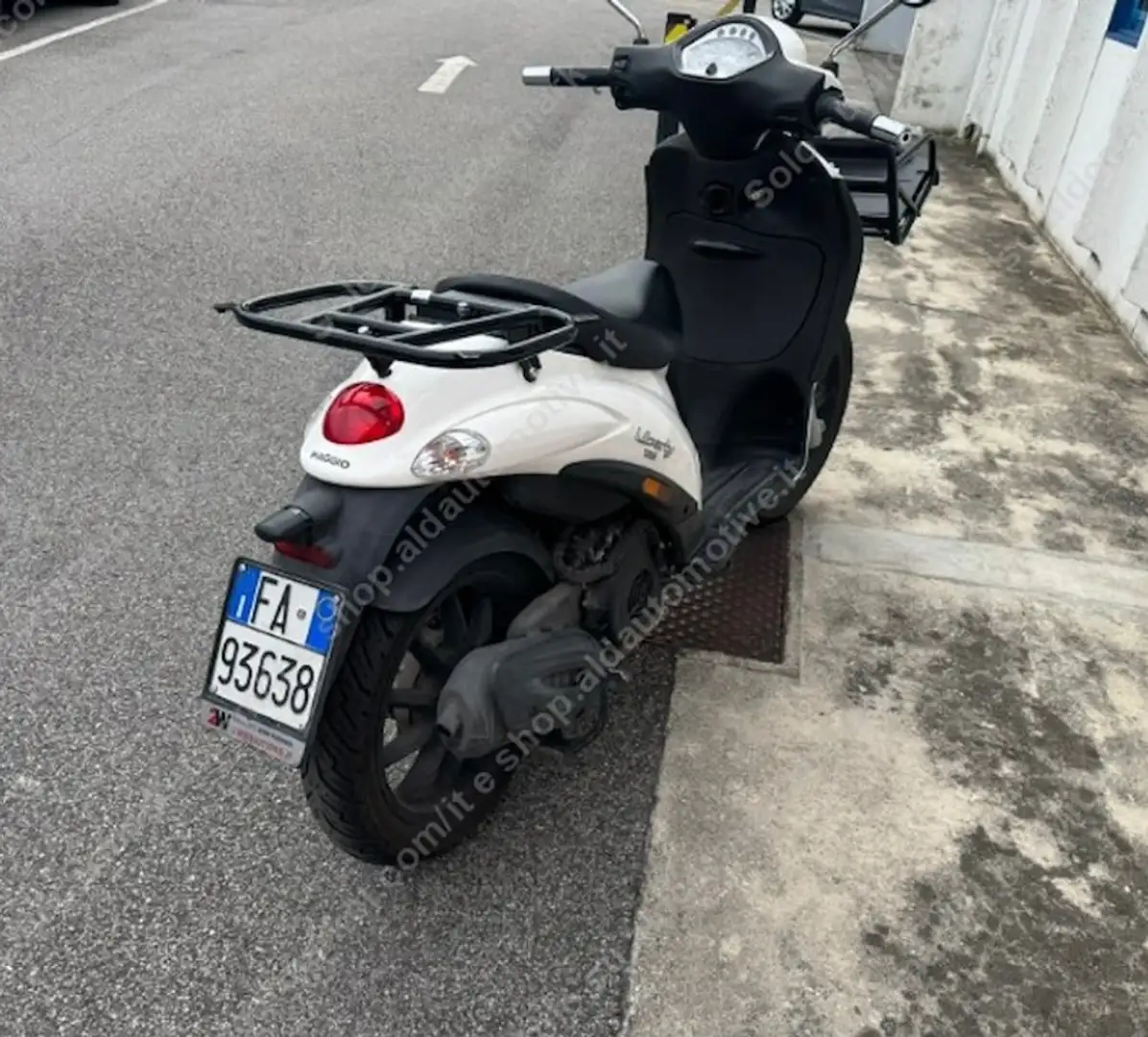 Piaggio Liberty 125 Delivery double rack 2022 4T Bianco - 2