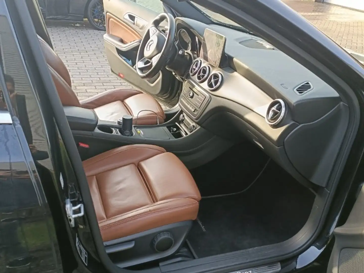 Mercedes-Benz GLA 180 7G-DCT Peak Edition - 2