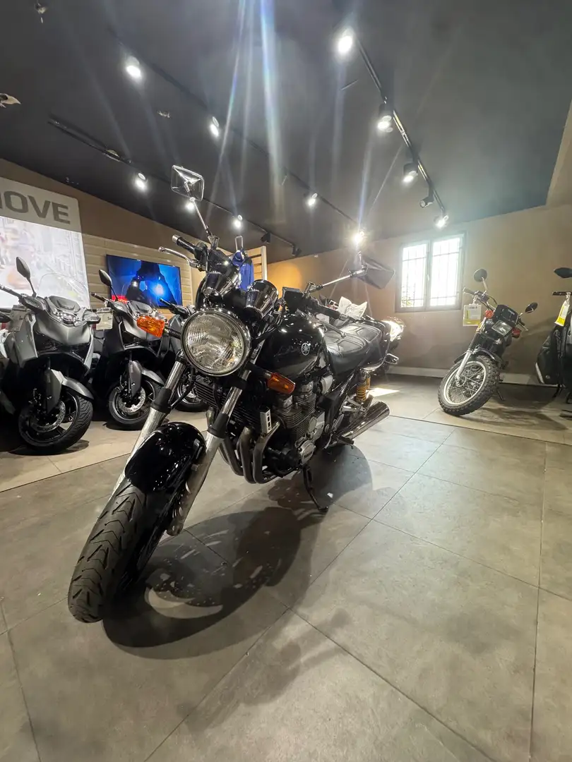 Yamaha XJR 1300 Negro - 2
