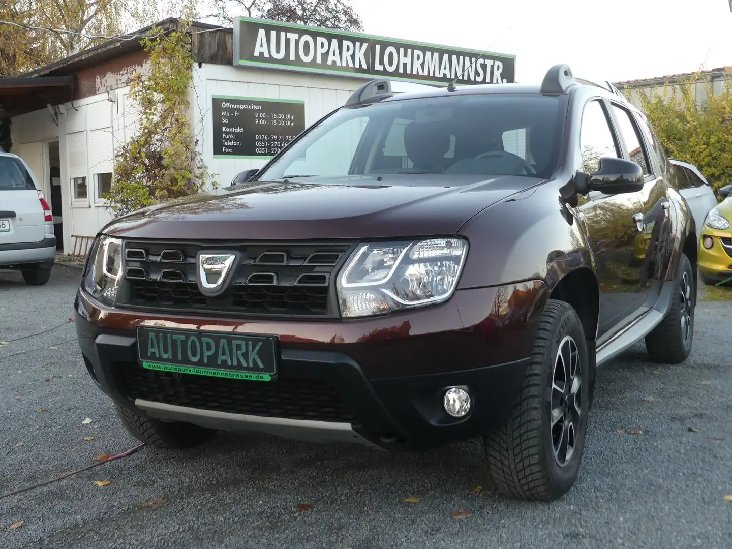 Dacia Duster I Black Shadow 4x4*SH-gepfl.*1.Hand*Nr.30 Brun - 1