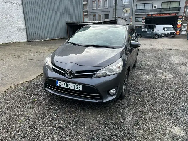 Toyota Verso 2.0 D-4D Luna 5pl. *BELGE*0485905657* full service