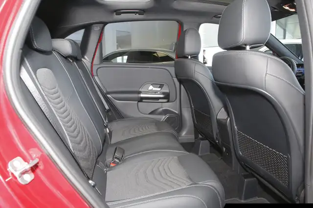 Mercedes-Benz B-Class view 9
