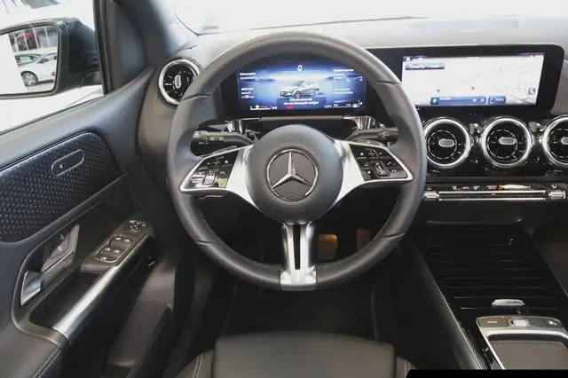 Mercedes-Benz B-Class view 12