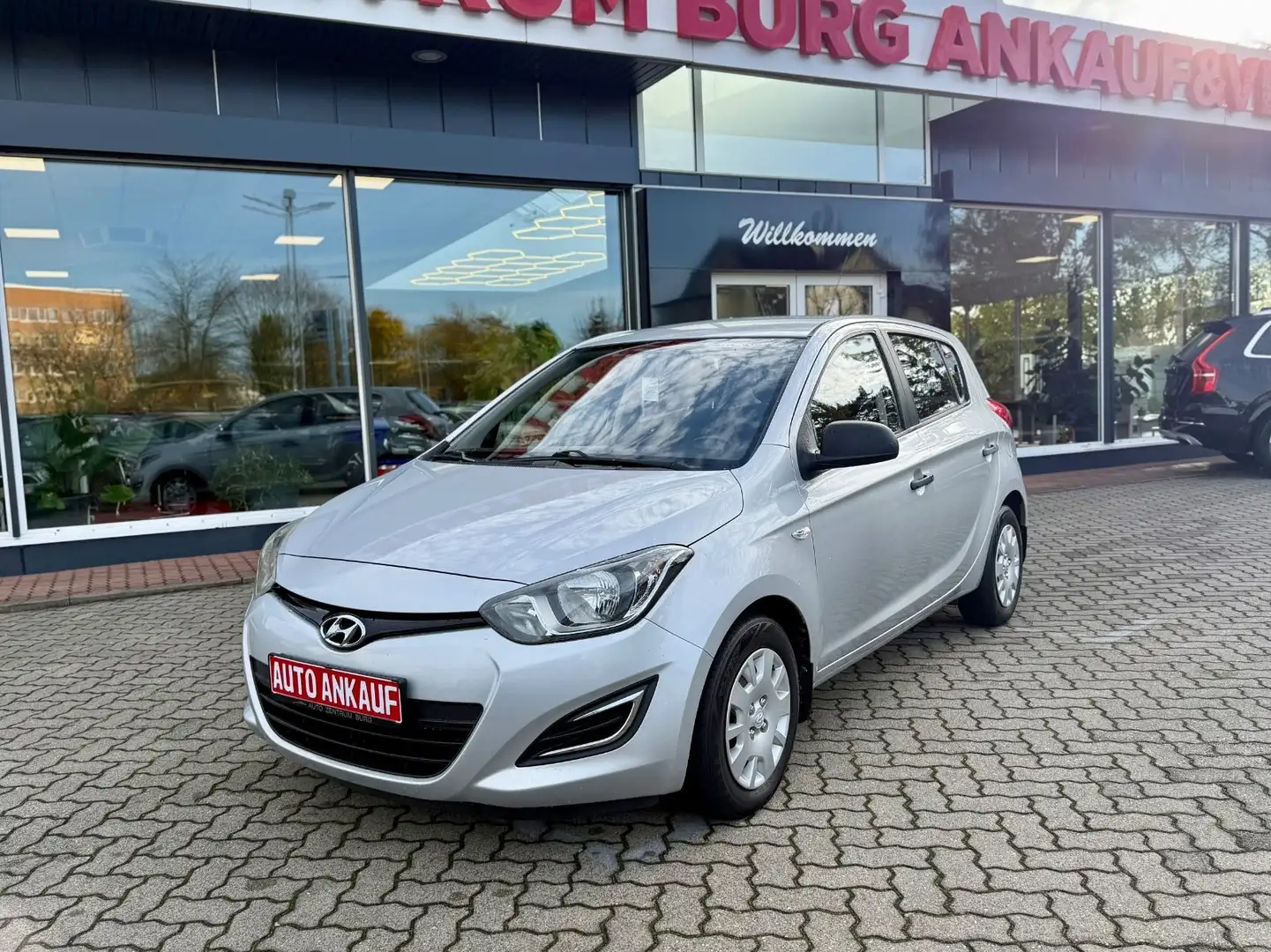 Hyundai i20 Classic Klima Isofix CD Silber - 2