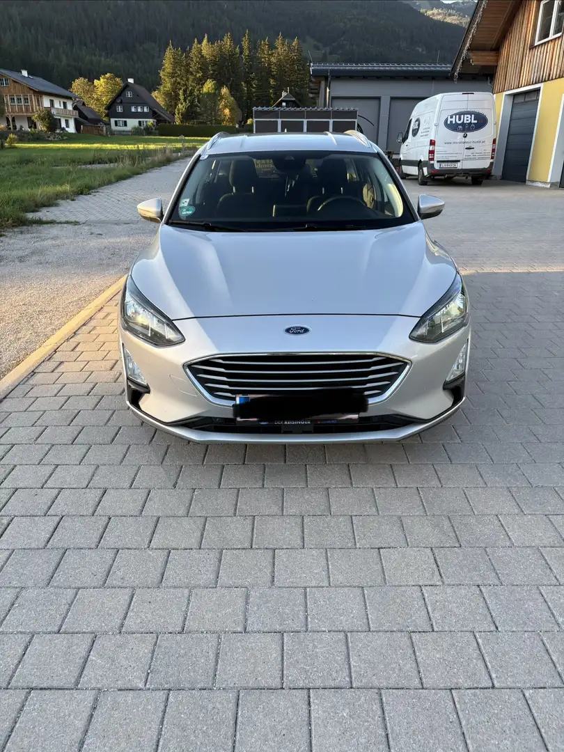 Ford Focus Traveller 1,5 EcoBlue Trend Edition Silber - 1