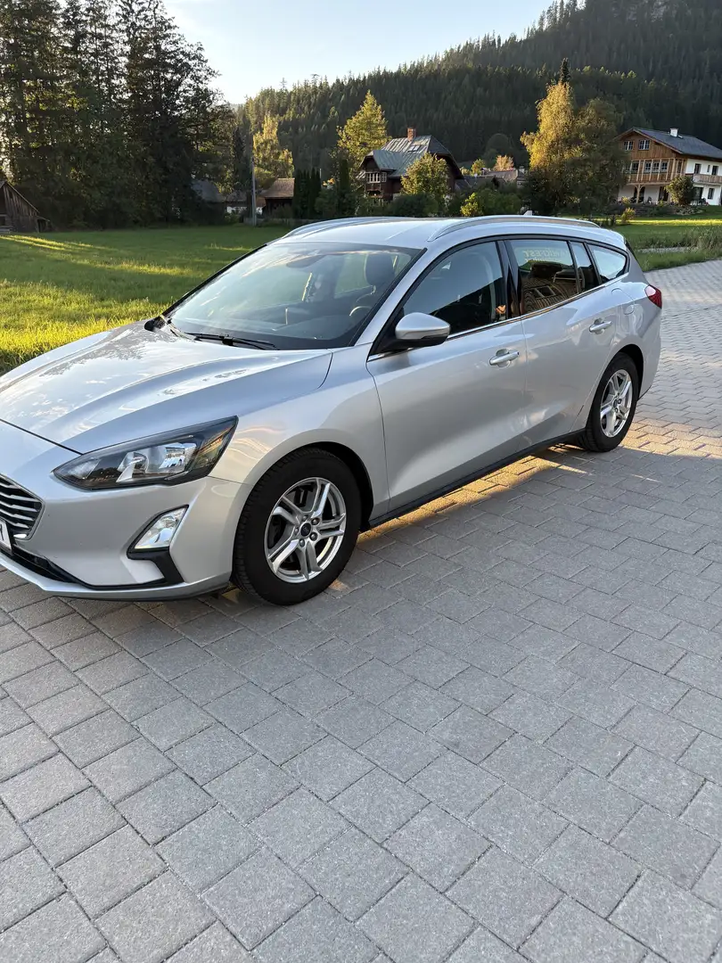 Ford Focus Traveller 1,5 EcoBlue Trend Edition Silber - 2