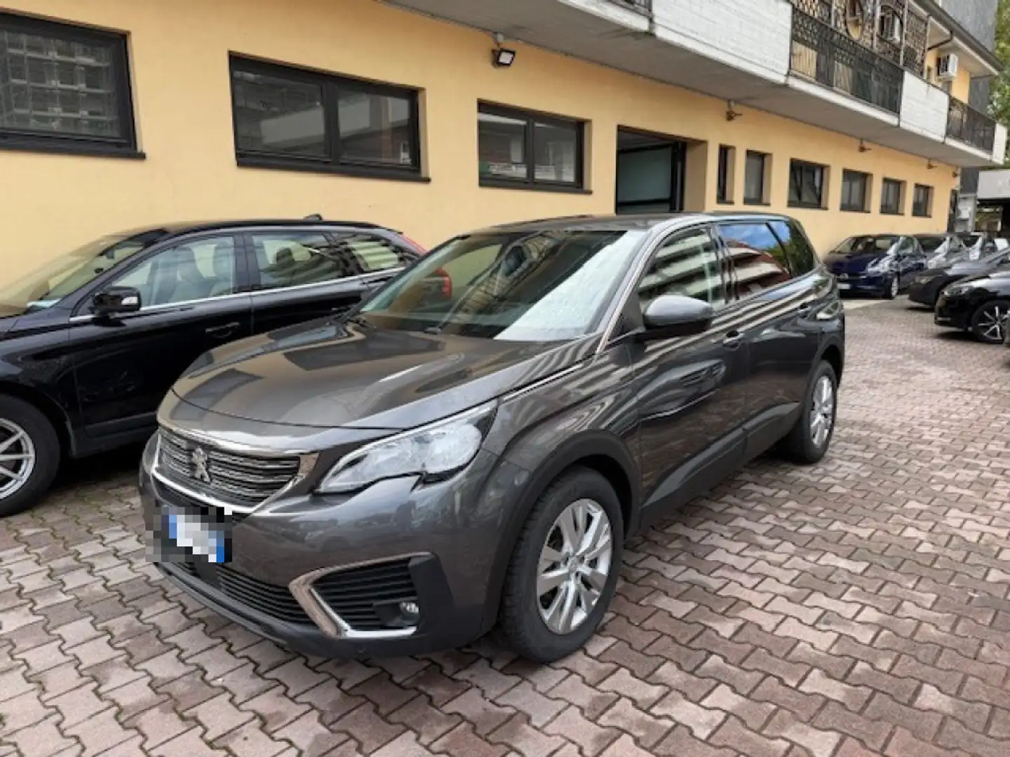 Peugeot 5008 BlueHDi 130 S&S EAT8 Allure Grau - 1